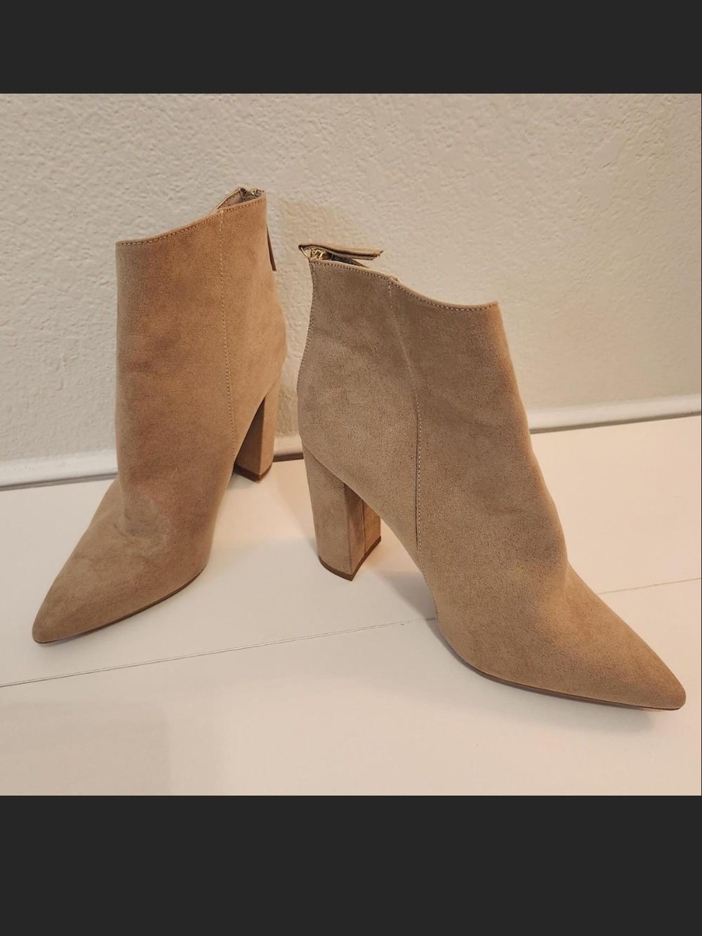 Qupid Tan Suede Pointed Toe Heeled Ankle Booties Women's Size 10